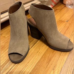 NWOT Lucky Brand Boots